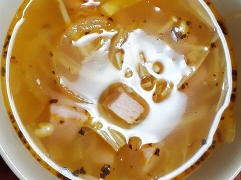 ベーコンブロックとえのき入りバジル風味スープ